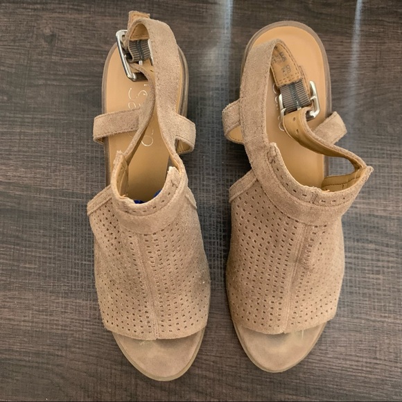 Franco Sarto Harlet 2 perforated leather sandal size 7.5 - Picture 11 of 14